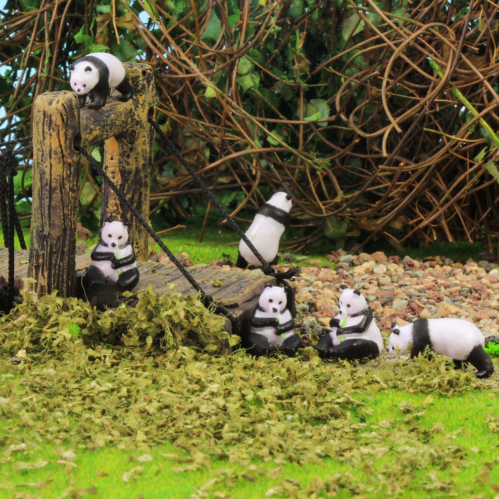 AN8716 12pcs HO Scale 1:87 Painted Pandas Wild Animal PVC