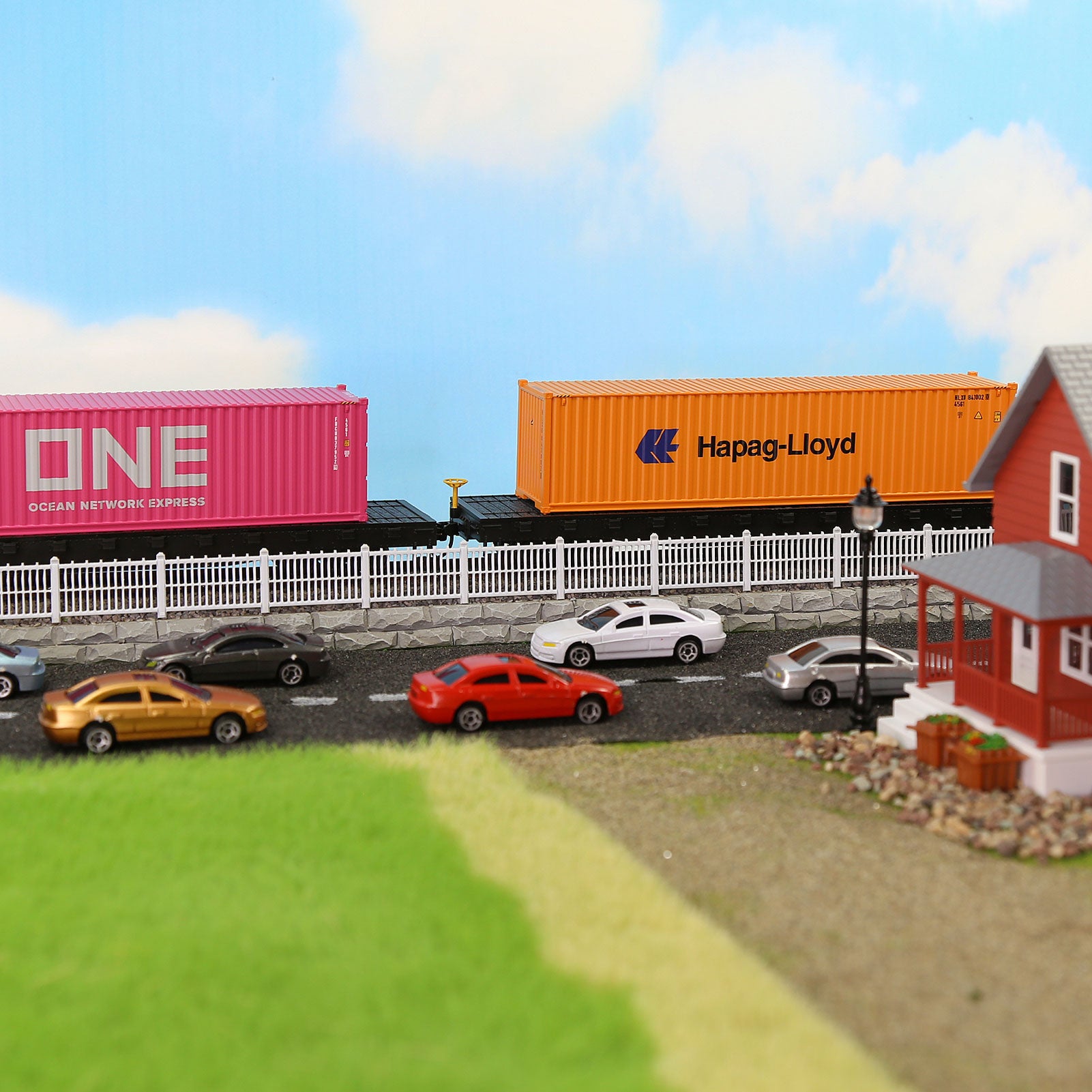 HO 1:87 Scale Stack Of 4 Shipping Containers – 40ft Model Card Kit, Unassembled