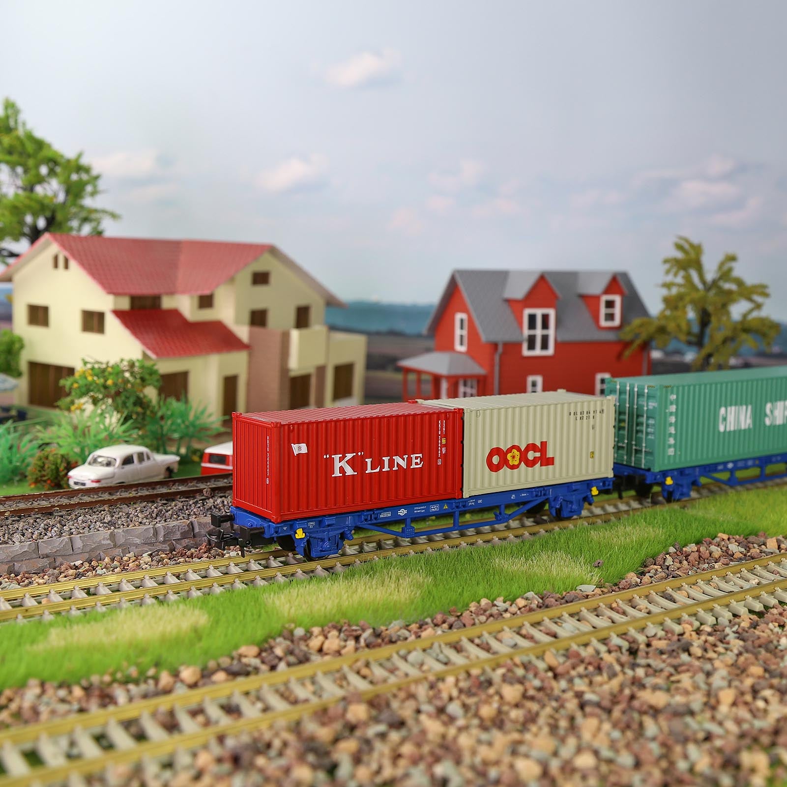 C8761M One set HO Scale 1:87 Model Flat Wagon with Containers