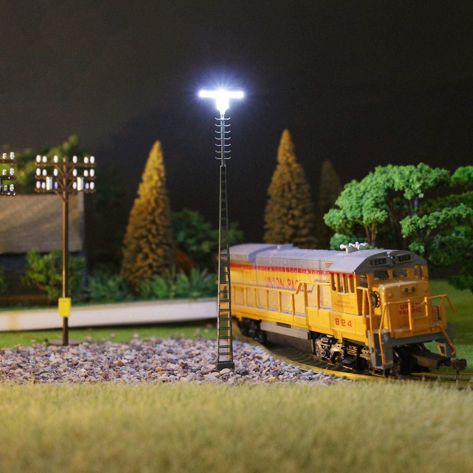 LQS63 3pcs HO N Scale Lit Platform Track Lamp