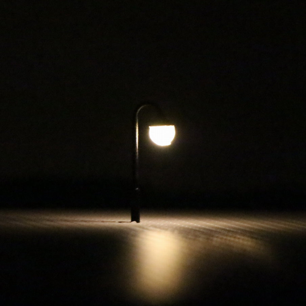 LYM23 10pcs Z Scale 1:200 Lamp Post Street Light Warm LED