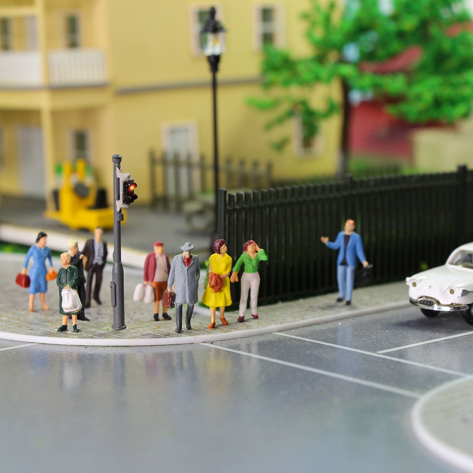 P8721 30pcs HO Scale 1:87 Painted Sitting&Standing Figures