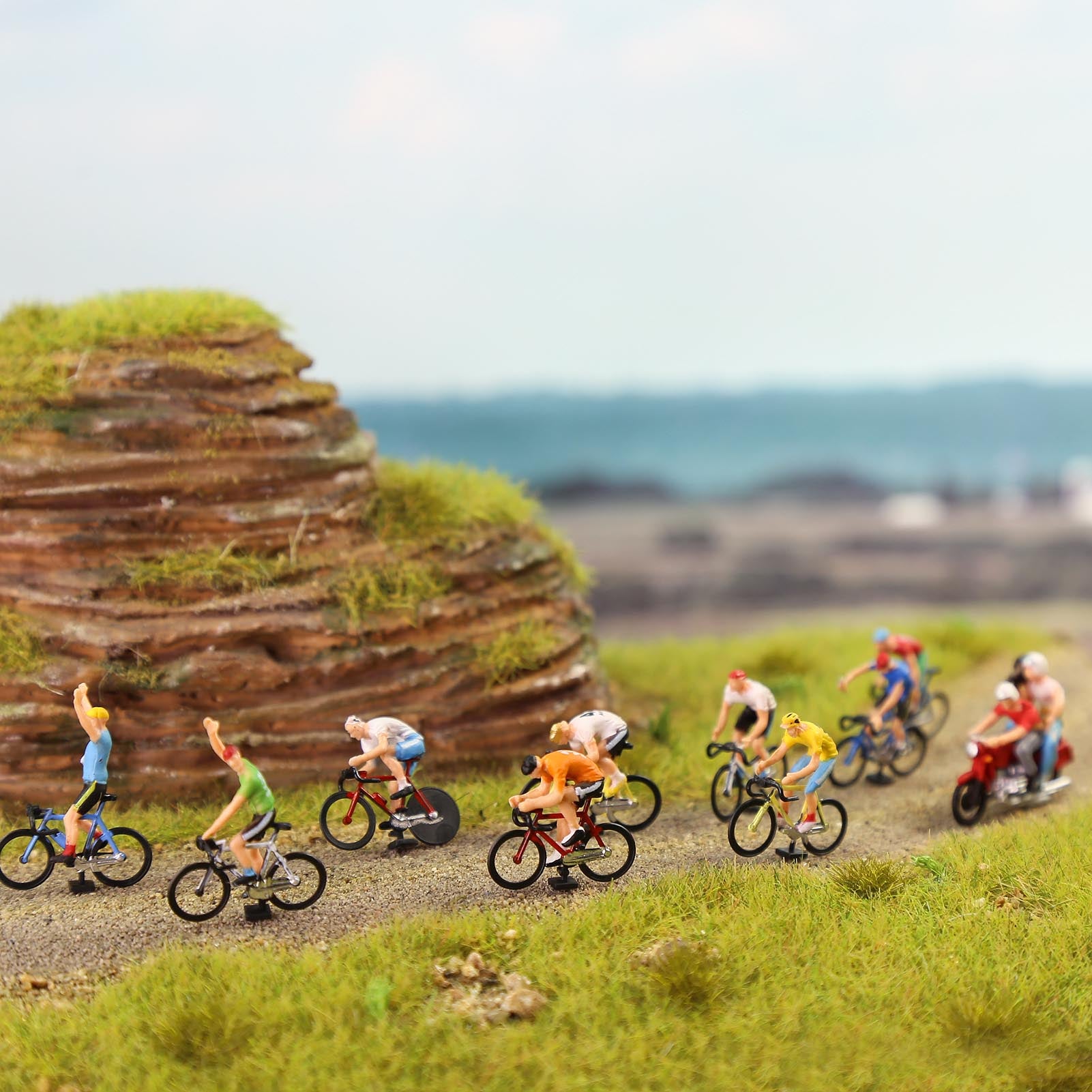 P8722 14 Sets HO Scale 1:87 Model Cyclist with Bicycle Motorcycle Bike Competition